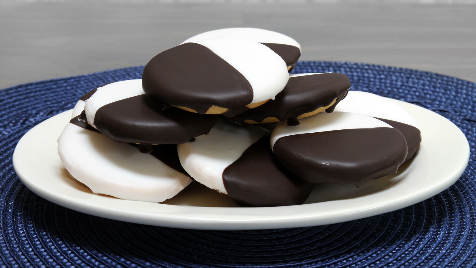 The Rich Origin Of NYC s Black And White Cookies